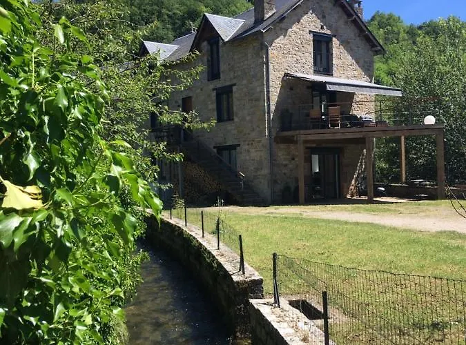 Au Bord De L\'Eau