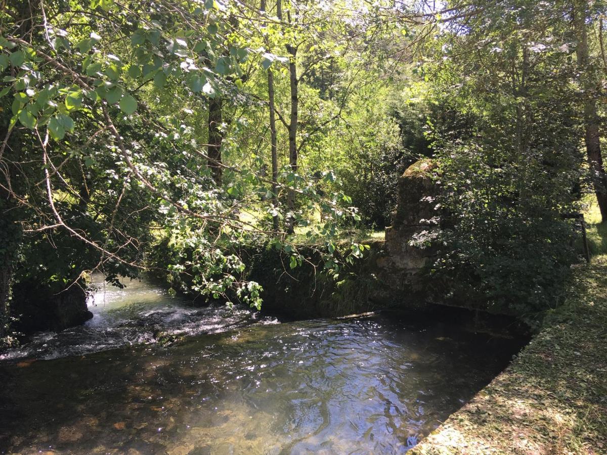 Au Bord De L'eau Bed & Breakfast