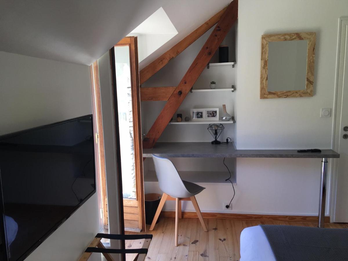 Au Bord De L'eau Bed & Breakfast