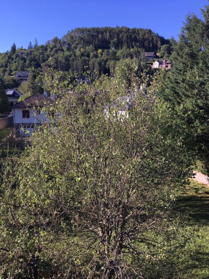 Au Bord De L'eau Bed & Breakfast *