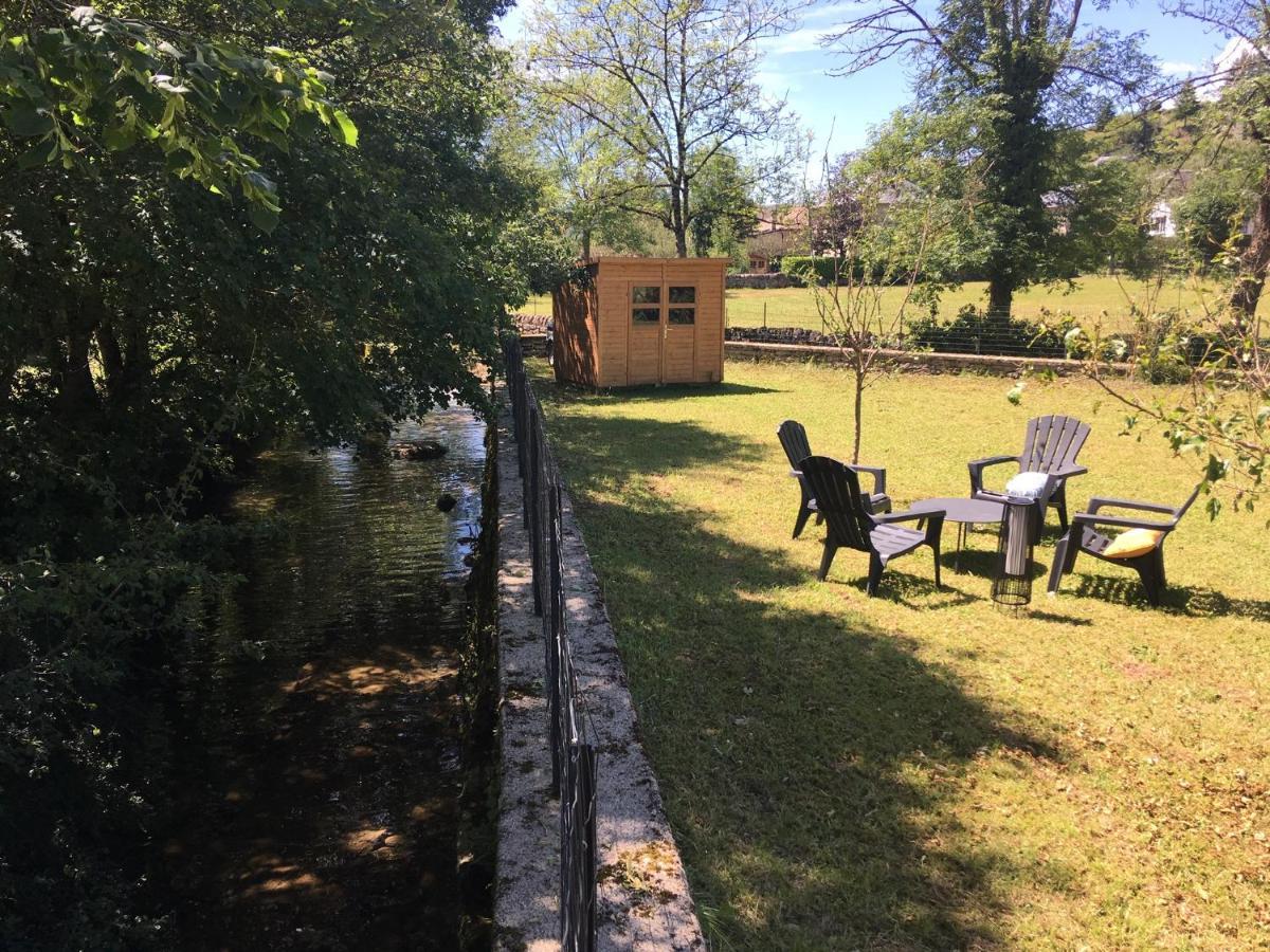 Au Bord De L'eau